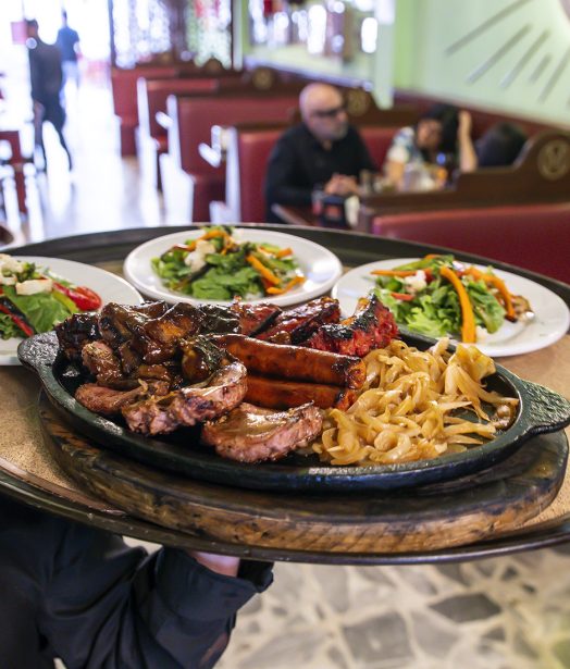 Tenedor libre de carne asada